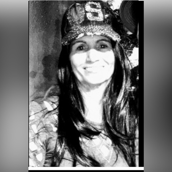 LIKE & SHARE - Picture 2 of 13